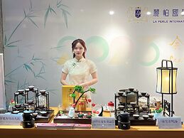 La Perle International Hotel - Free shuttle between hotel and Exhibiti