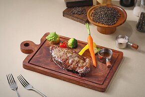 La Perle International Hotel - Free shuttle between hotel and Exhibiti