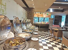 La Perle International Hotel - Free shuttle between hotel and Exhibiti