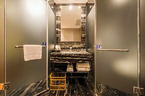 La Perle International Hotel - Free shuttle between hotel and Exhibiti