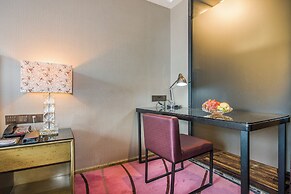 La Perle International Hotel - Free shuttle between hotel and Exhibiti