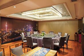 La Perle International Hotel - Free shuttle between hotel and Exhibiti