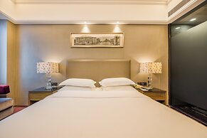 La Perle International Hotel - Free shuttle between hotel and Exhibiti