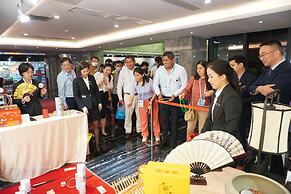 La Perle International Hotel - Free shuttle between hotel and Exhibiti