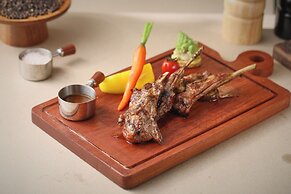 La Perle International Hotel - Free shuttle between hotel and Exhibiti