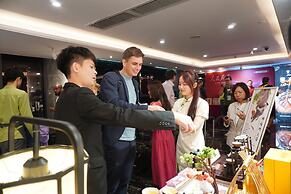 La Perle International Hotel - Free shuttle between hotel and Exhibiti