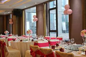 La Perle International Hotel - Free shuttle between hotel and Exhibiti