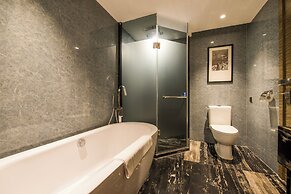 La Perle International Hotel - Free shuttle between hotel and Exhibiti