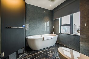 La Perle International Hotel - Free shuttle between hotel and Exhibiti