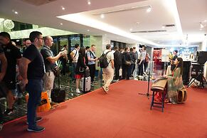 La Perle International Hotel - Free shuttle between hotel and Exhibiti