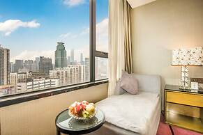 La Perle International Hotel - Free shuttle between hotel and Exhibiti