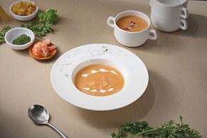 La Perle International Hotel - Free shuttle between hotel and Exhibiti