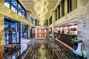 La Perle International Hotel - Free shuttle between hotel and Exhibiti