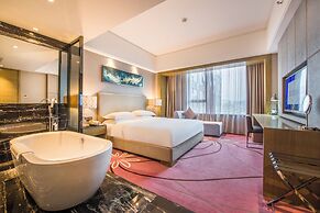 La Perle International Hotel - Free shuttle between hotel and Exhibiti