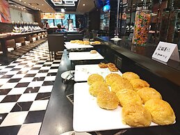 La Perle International Hotel - Free shuttle between hotel and Exhibiti