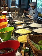 La Perle International Hotel - Free shuttle between hotel and Exhibiti