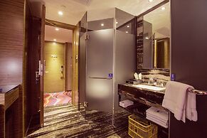 La Perle International Hotel - Free shuttle between hotel and Exhibiti