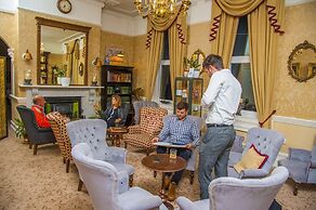 Hotel Oldfields House - Bed & Breakfast, Bath, United Kingdom - Lowest ...