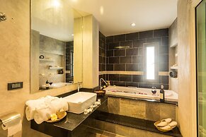 Tanawan Phuket Hotel