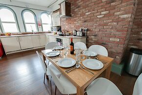 Base Serviced Apartments - Sir Thomas Street