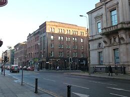 Base Serviced Apartments - Sir Thomas Street