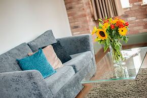 Base Serviced Apartments - Sir Thomas Street