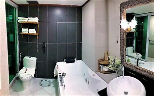 Red Coconut Beach Hotel