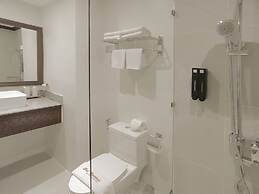 Red Coconut Beach Hotel