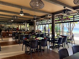 Red Coconut Beach Hotel