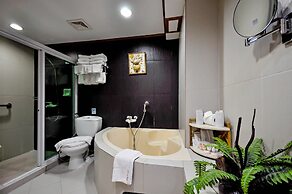 Red Coconut Beach Hotel