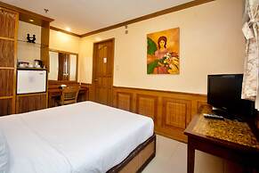 Red Coconut Beach Hotel