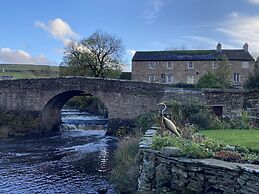 Riverside B & B