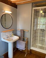 Riverside B & B