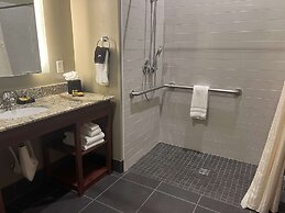 Best Western Plus Landmark Hotel