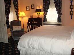 Bird In Hand Village Inn & Suites