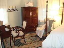 Bird In Hand Village Inn & Suites