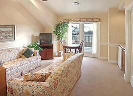 Bird In Hand Village Inn & Suites