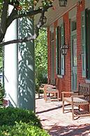 Bird In Hand Village Inn & Suites