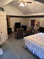 Bird In Hand Village Inn & Suites