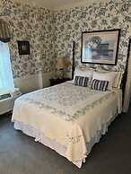 Bird In Hand Village Inn & Suites