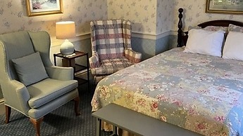 Bird In Hand Village Inn & Suites