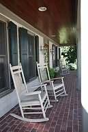 Bird In Hand Village Inn & Suites