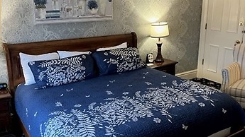 Bird In Hand Village Inn & Suites