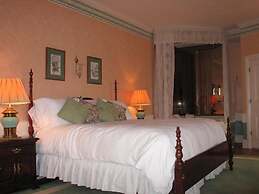 Bird In Hand Village Inn & Suites