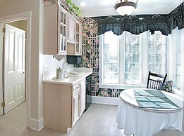 Bird In Hand Village Inn & Suites