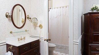 Bird In Hand Village Inn & Suites