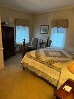 Bird In Hand Village Inn & Suites