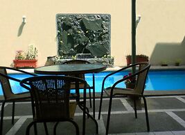Hostal Perla Real Inn