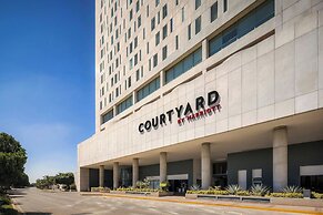 Courtyard by Marriott Leon at the Poliforum