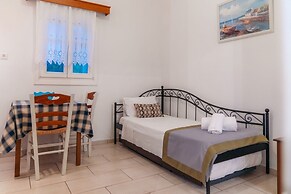 Rooms & Apartments Archontou